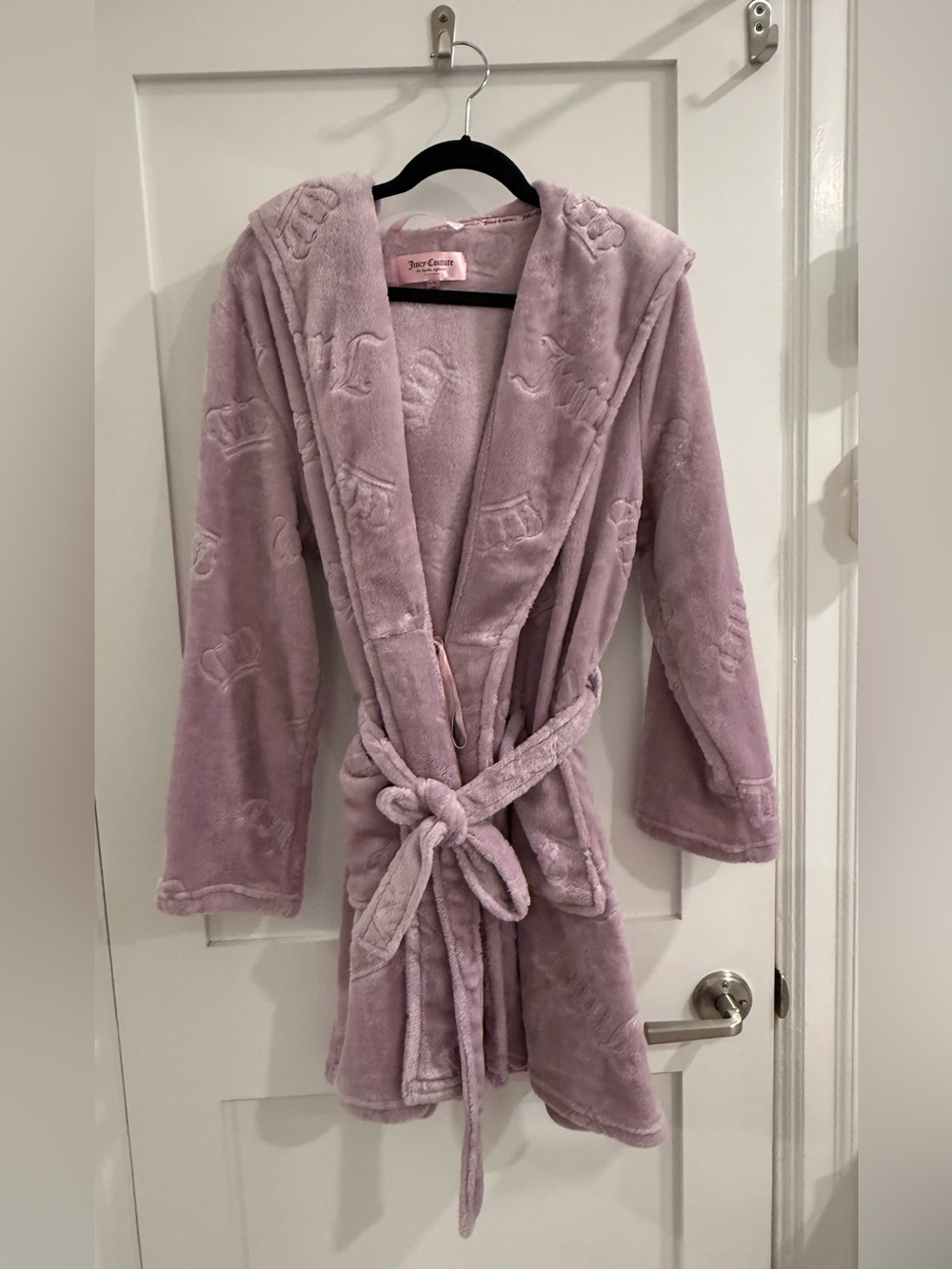Juicy Couture light purple plush hooded robe w/ embossed pattern (size L/XL)